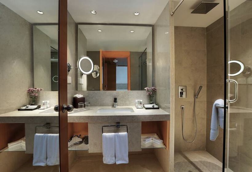 Люкс, Mercure Hyderabad Kcp Banjara Hills, An Accor