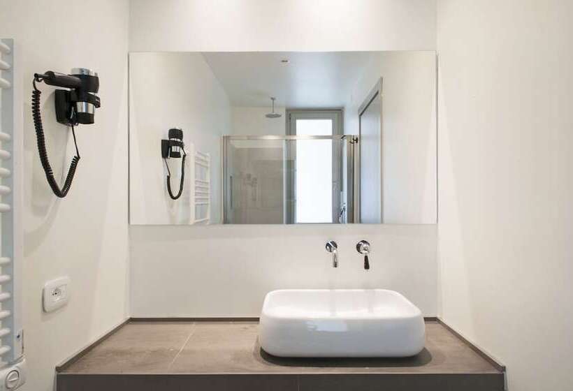 اتاق لوکس با بالکن, Seebay