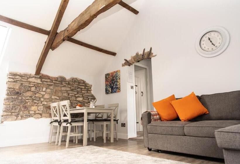 Apartamento 2 Dormitórios, Aldwick Estate
