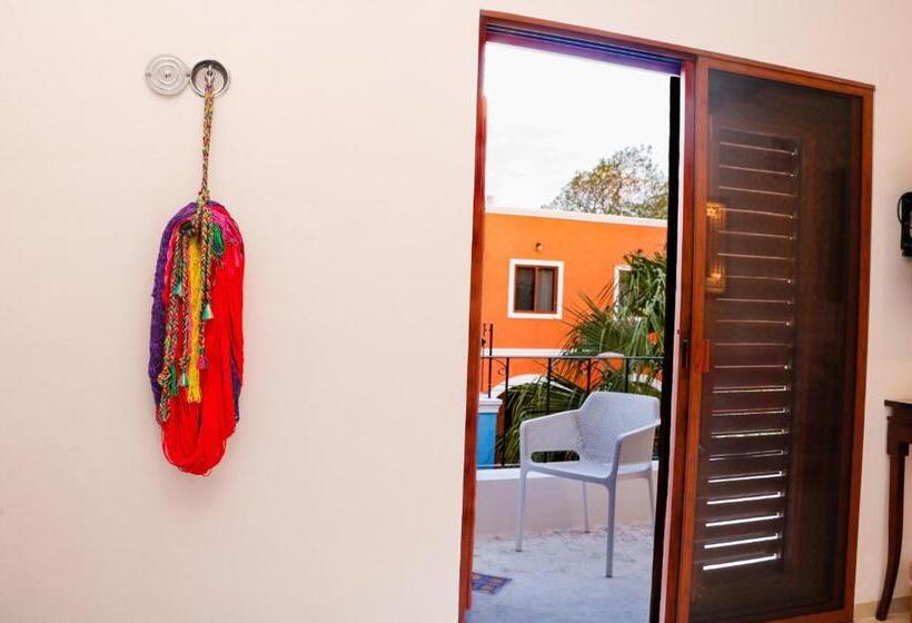 Superior suite with pool view, Merida Santiago Hotel Boutique