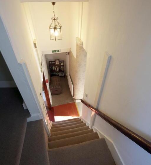 اتاق استاندارد, Fitzwarine House Whittington