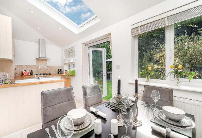 کابین, Newmarket Boutique Apartments