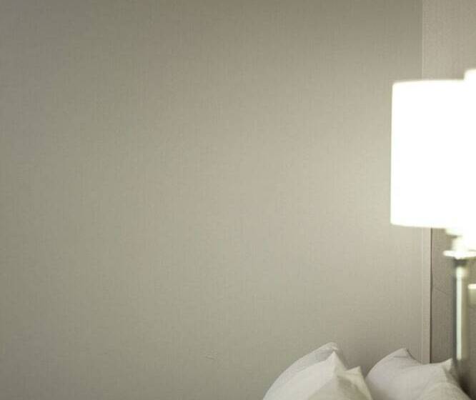 Номер Стандарт Кровать Кинг Адаптированный для Инвалидов, Hampton Inn & Suites La Crosse Downtown