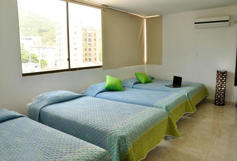اتاق استاندارد سه نفره, Axis Inn By Geh Suites