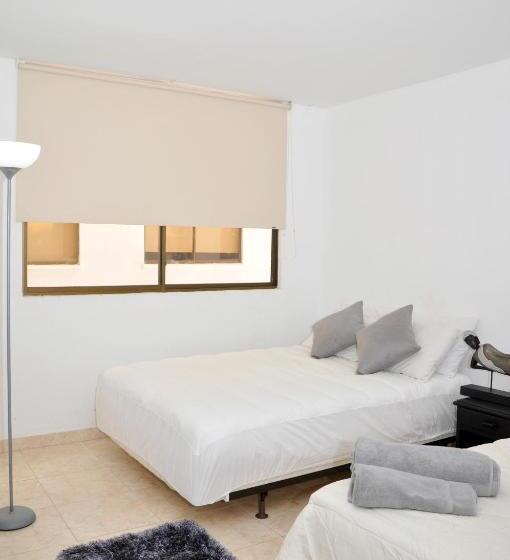 اتاق استاندارد سه نفره, Axis Inn By Geh Suites