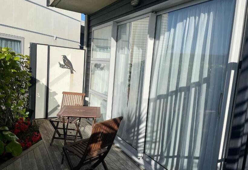 Номер Стандарт, Carters By The Sea Beachside Studio Apartments