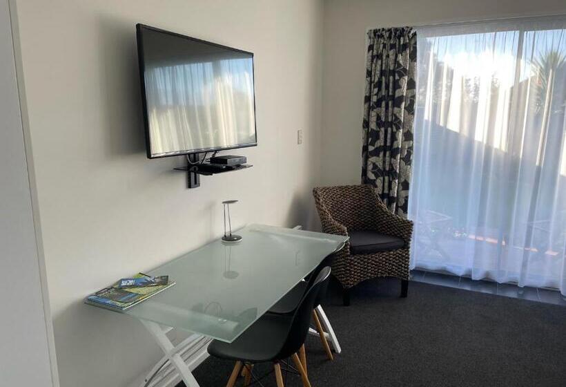 Номер Стандарт, Carters By The Sea Beachside Studio Apartments