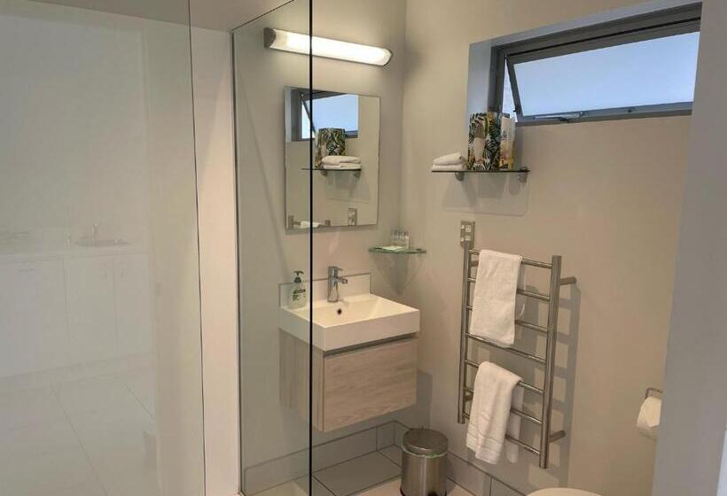 Номер Стандарт Трехместный, Carters By The Sea Beachside Studio Apartments