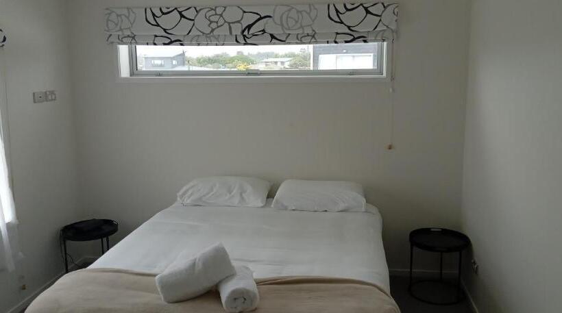 Апартаменты 2 Спальни, Carters By The Sea Beachside Studio Apartments