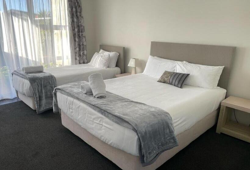 Номер Стандарт Трехместный, Carters By The Sea Beachside Studio Apartments