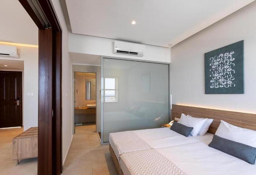 سوئیت با وان آب گرم, Costa Lindia Blue Star   Adults Only