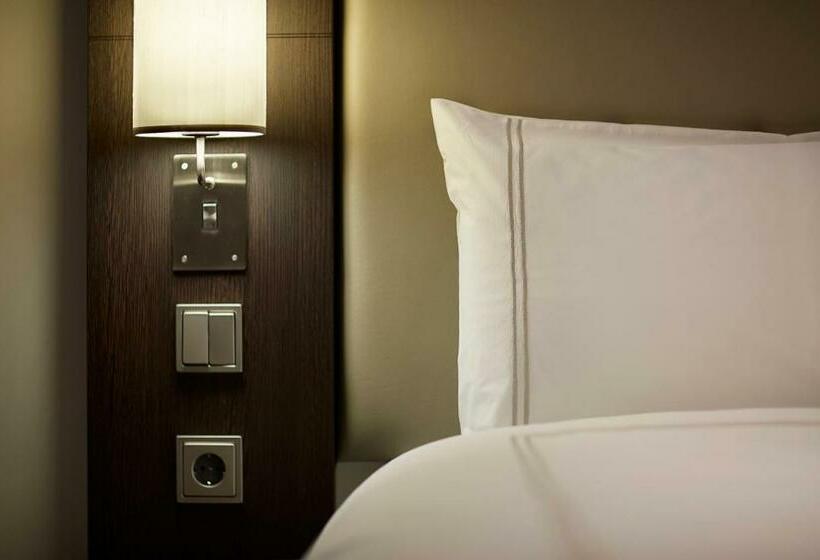 اتاق استاندارد برای معلولان, Premier Inn Wiesbaden City Centre