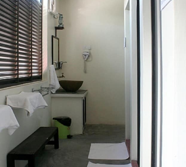 اتاق استاندارد با سرویس بهداشتی مشترک, Red Inn Court   Hostel