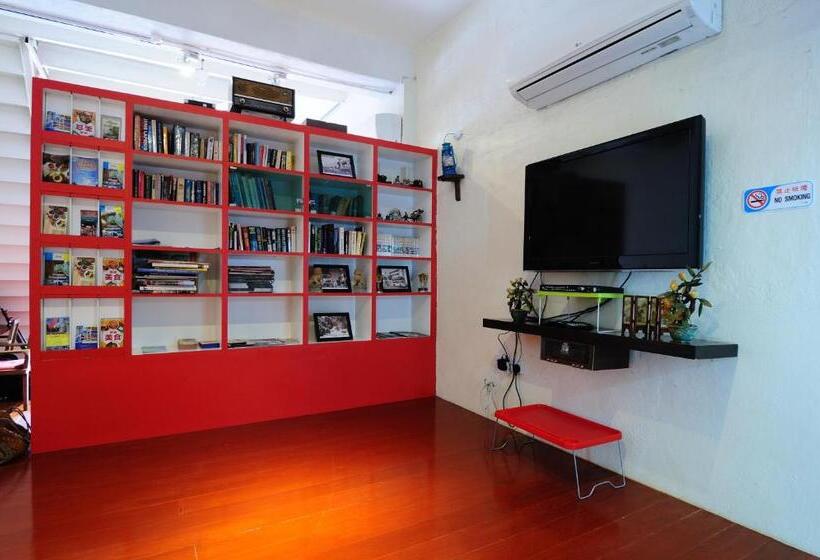 اتاق استاندارد با سرویس بهداشتی مشترک, Red Inn Court   Hostel