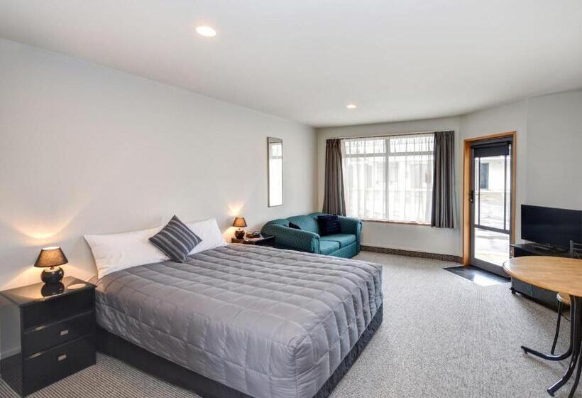 스탠다드 스튜디오, Bonnie Knights Motel Mosgiel