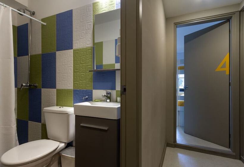 家庭间, Hostel & Suites Del Rio