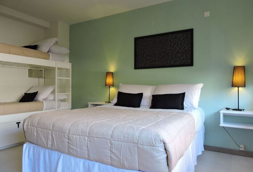 家庭间, Hostel & Suites Del Rio