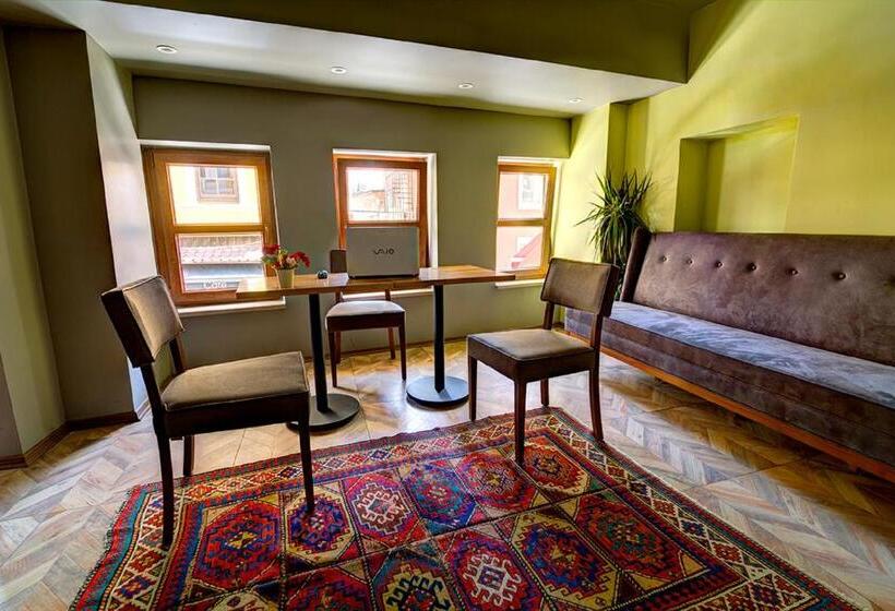 اتاق لوکس با بالکن, Million Old City Apartment