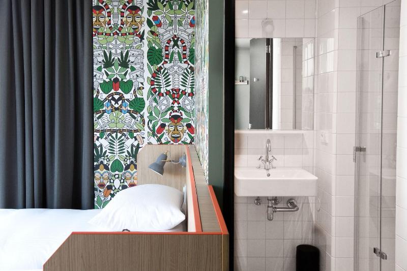 Bed in Shared Room, Generator Amsterdam