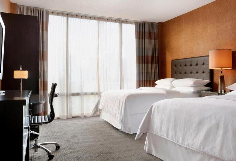 Номер Клуб, Sheraton Charlotte