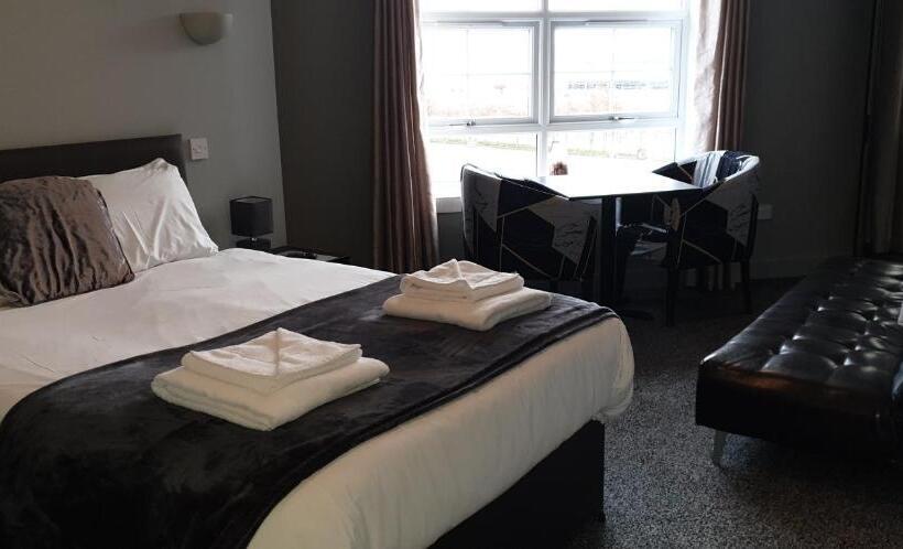 Номер Deluxe, The Custom House Hotel