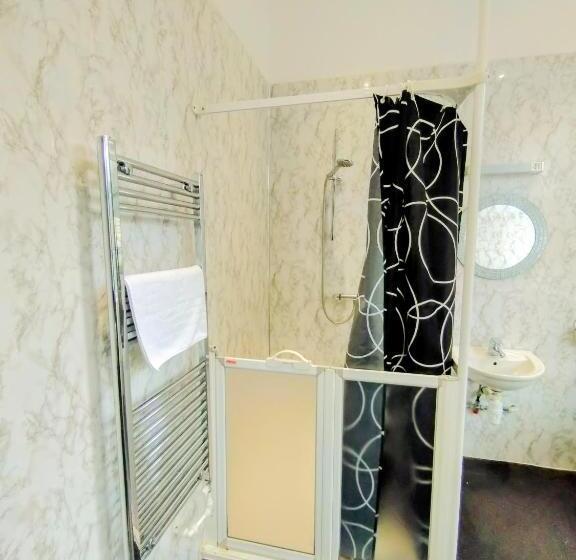 Номер Стандарт, The Custom House Hotel