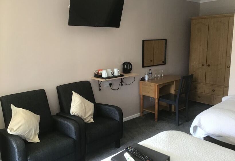 חדר משפחתי, The New Inn Motel