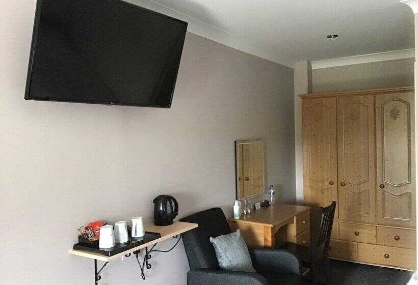 חדר משפחתי, The New Inn Motel