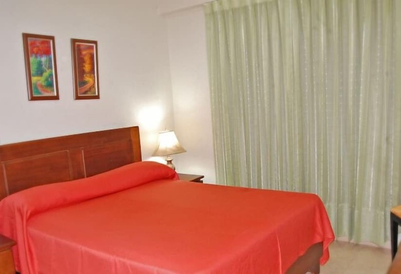 Standard Room, Century Plaza