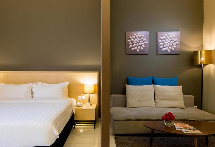 اتاق اجرایی با تخت بزرگ, The Pines Melaka