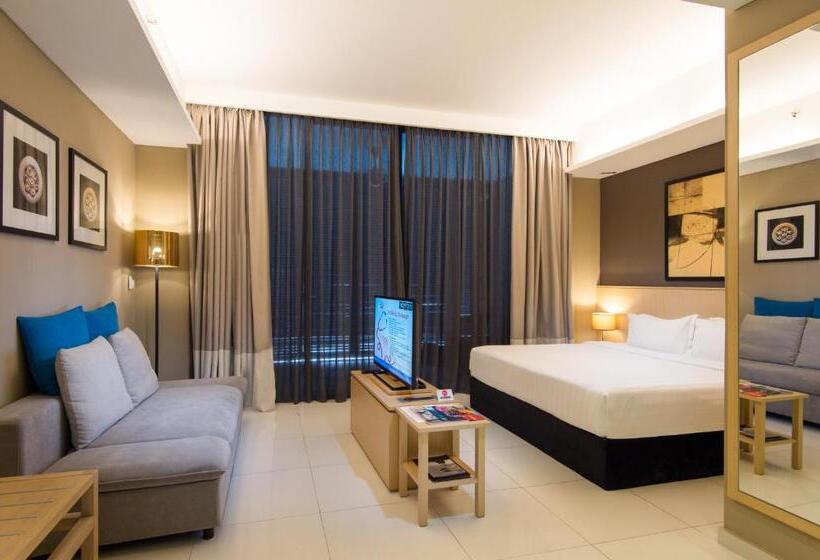 سوئیت با تخت بزرگ, The Pines Melaka
