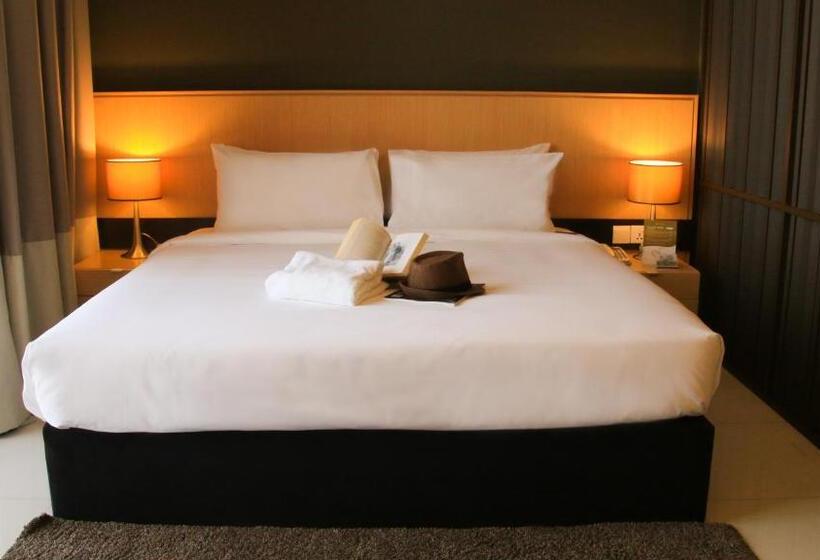 سوئیت جونیور با تخت بزرگ, The Pines Melaka