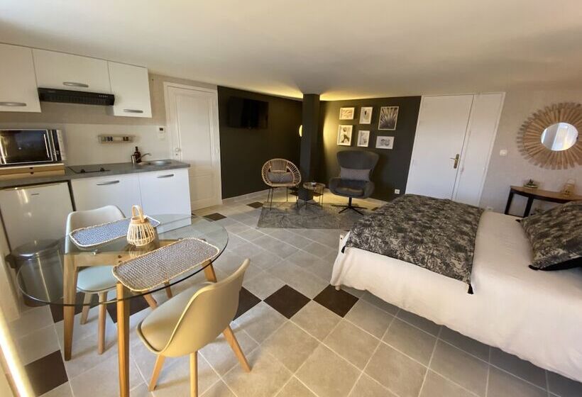 Студия Deluxe, Château Papounan