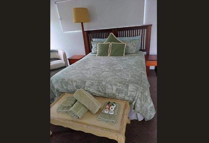 Номер Стандарт, Room In Guest Room   Cozy Room With Separate Entrance And Ensuit Bathroom