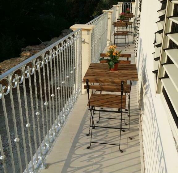اتاق استاندارد سه نفره, Le Castella B&b