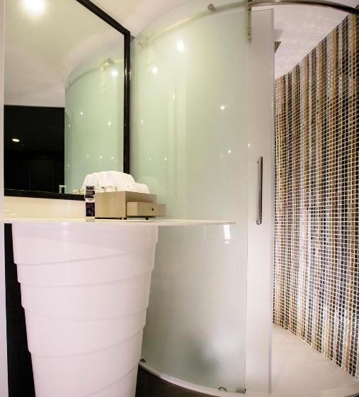 Номер Deluxe Вид на Бассейн, Azure Hotel Pattaya