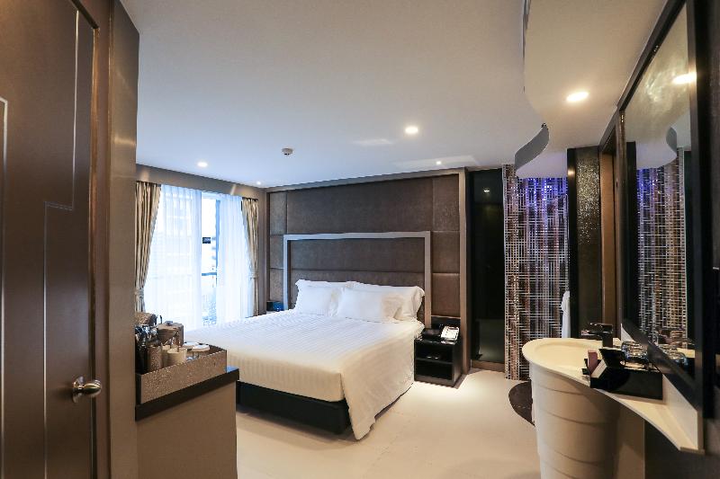 Номер Deluxe Вид на Бассейн, Azure Hotel Pattaya