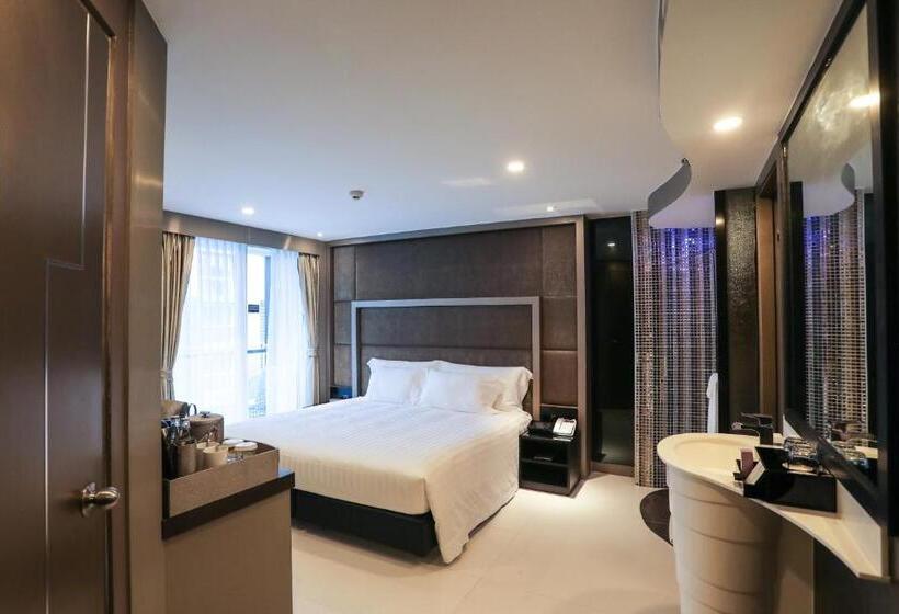 Номер Deluxe Вид на Бассейн, Azure Hotel Pattaya