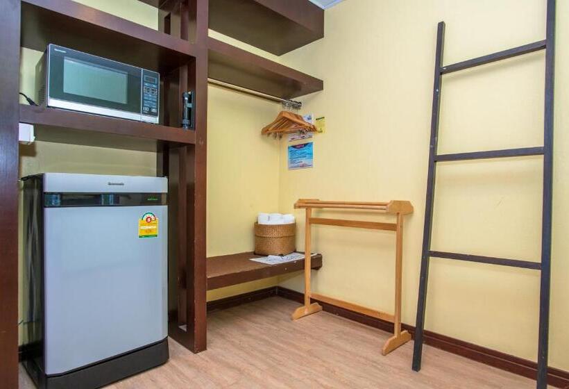 Economy Quadruple Room, Talay Sai @ Thung Wua Laen
