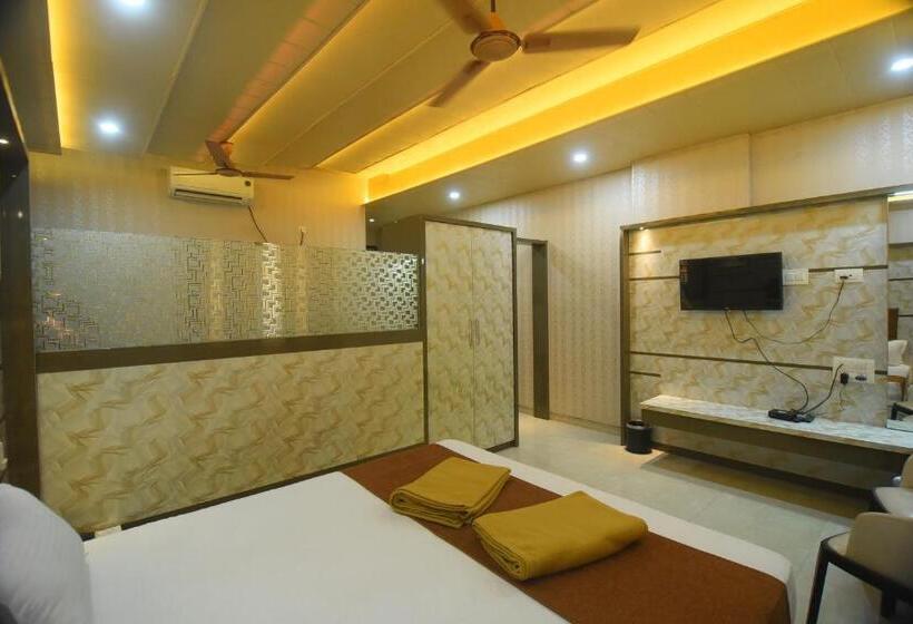 Номер Deluxe, R Empire Dvanagere
