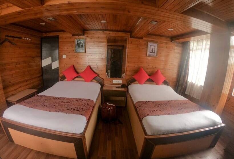 Четырехместный Номер Deluxe, Goroomgo Broadway Mall Road Darjeeling