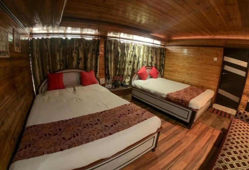 Четырехместный Номер Deluxe, Goroomgo Broadway Mall Road Darjeeling