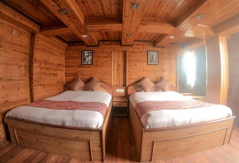 Четырехместный Номер Deluxe, Goroomgo Broadway Mall Road Darjeeling