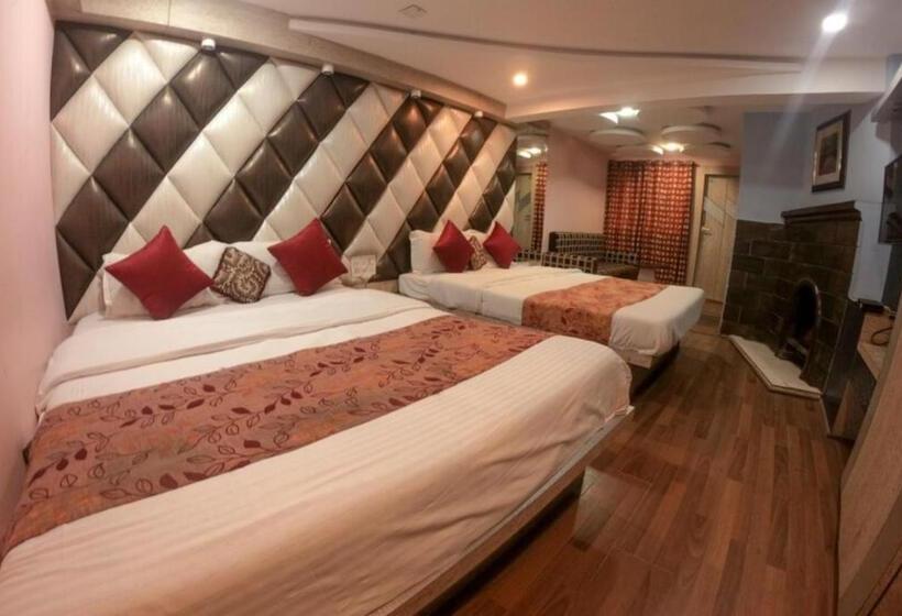 Четырехместный Номер Deluxe, Goroomgo Broadway Mall Road Darjeeling
