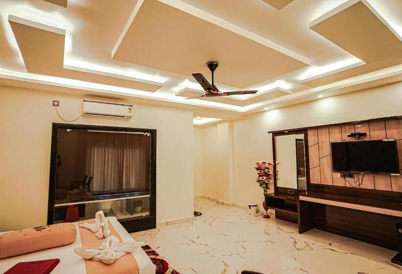 Номер Deluxe Кровать Кинг, Royal Gitanjali Resorts And Spa