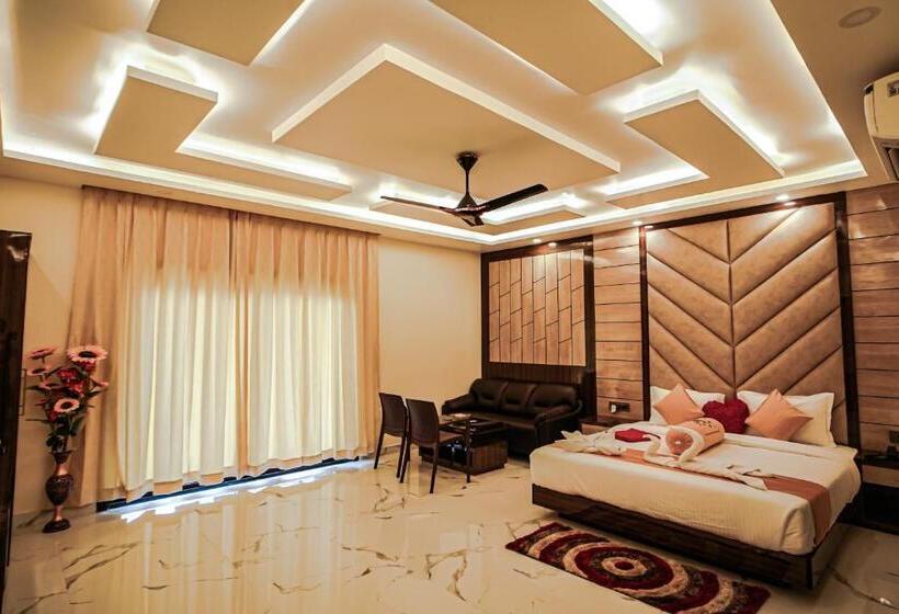 Номер Deluxe Кровать Кинг, Royal Gitanjali Resorts And Spa