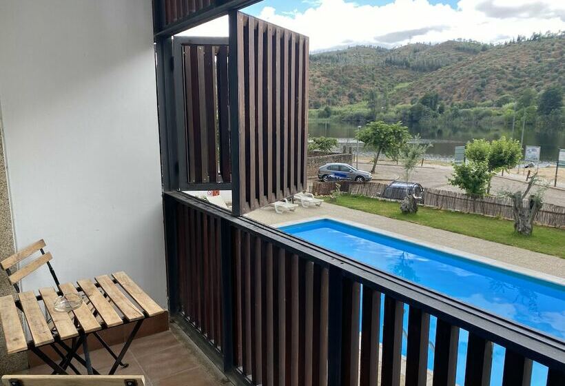 Номер Стандарт Вид на Реку, Alamal River Club