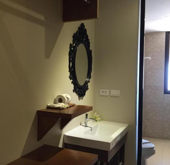 اتاق لوکس با تخت بزرگ, At Samui Boutique