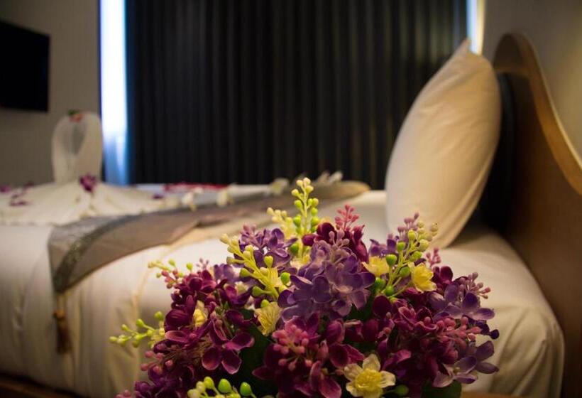 اتاق لوکس با تخت بزرگ, At Samui Boutique