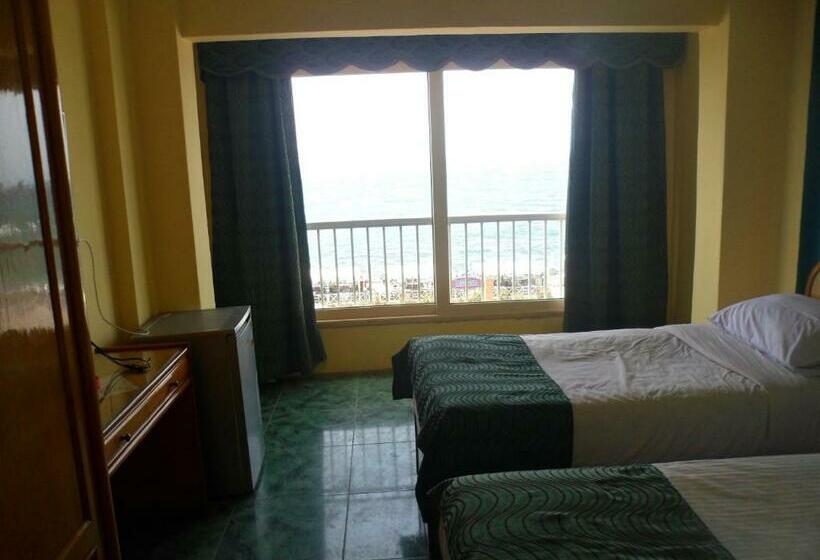 اتاق لوکس با چشم‌انداز دریا, Royal Crown Hotel عائلات فقط